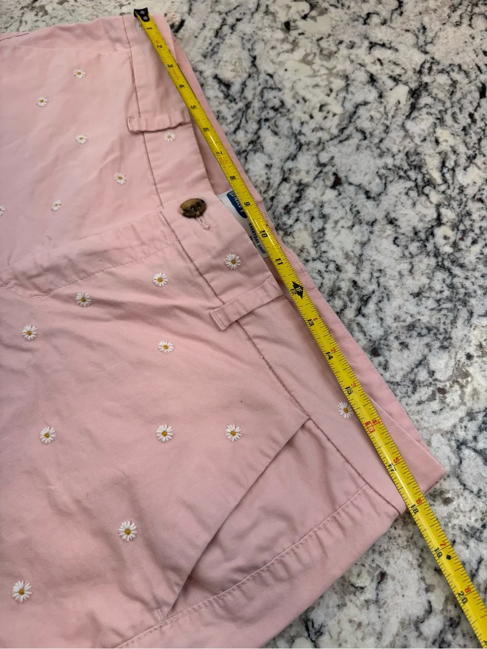 Old Navy Pink Daisy Embroidered Mid-Rise Everyday Shorts Women’s 14